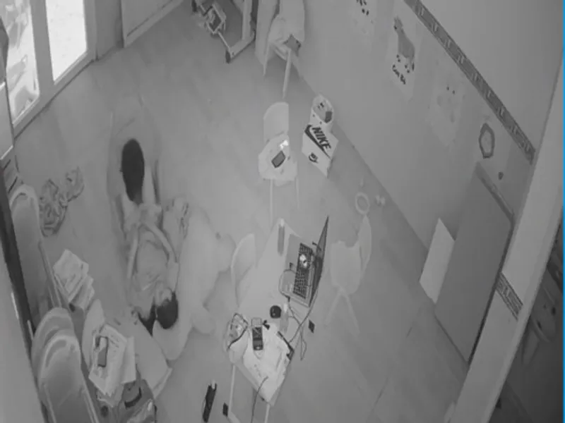 Lộ clip nện cùng cô bạn gái tại phòng khách