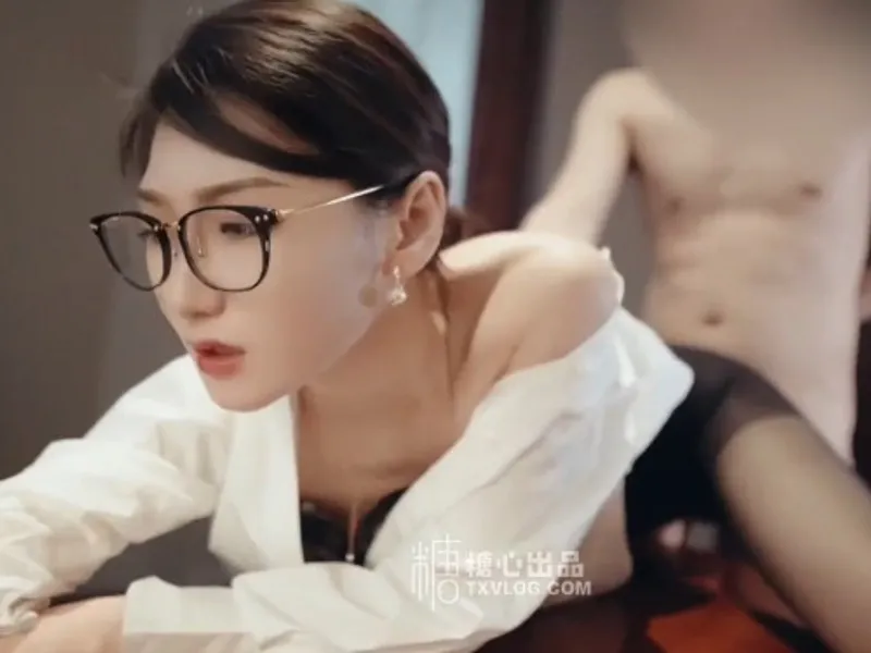 Vào phòng riêng được sếp nữ dam dang mút buồi cho