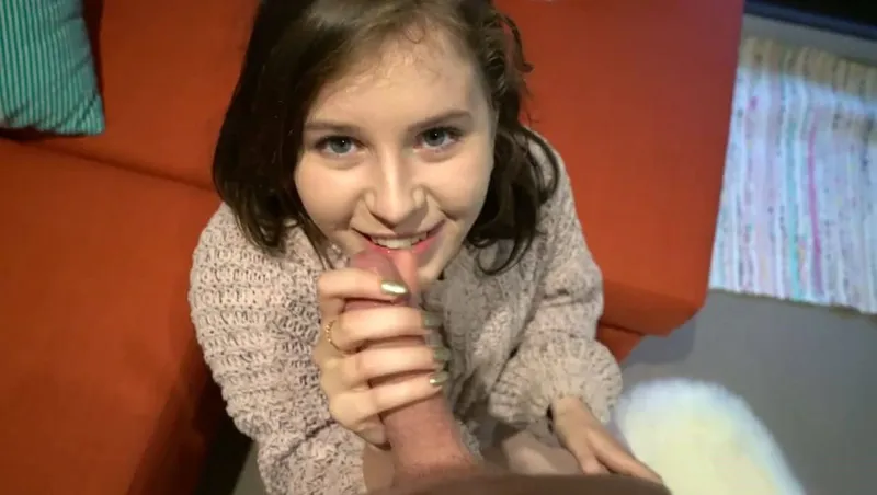 Bắn tinh ngập chiếc lồn hồng của gấu dễ thương