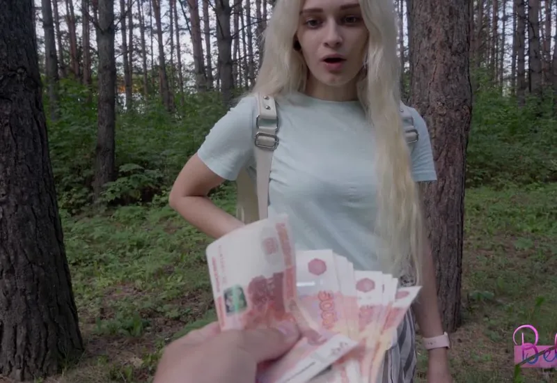 Dùng tiền gạ trả bài em người yêu hám tiền ngay trong rừng vắng vẻ