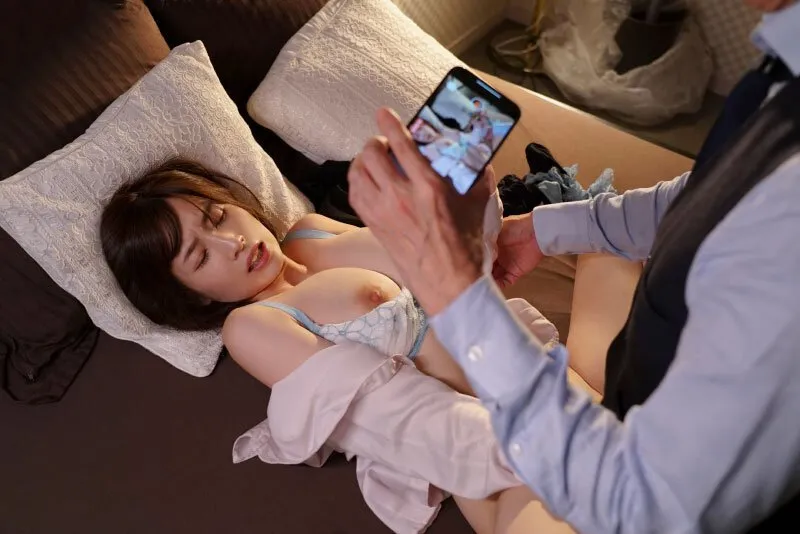 Quản lý chuốc thuốc em thư ký bắt địt cả đêm khi đi công việc xa